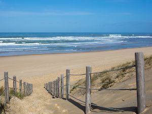Après-midi à la plage naturiste de la Jenny (33)